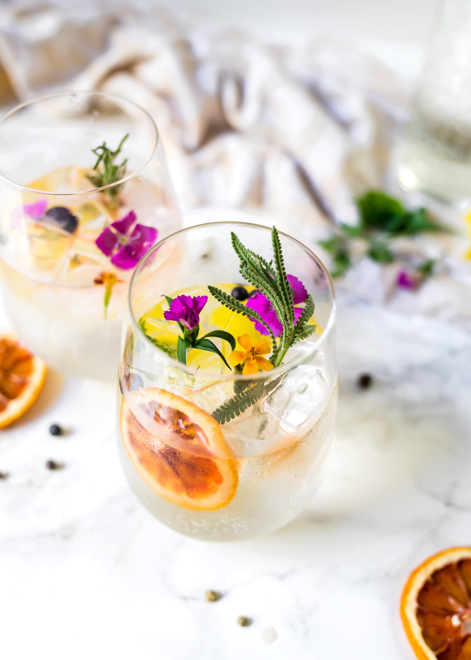 A Complete Guide to Edible Flowers for Drinks and Cocktails